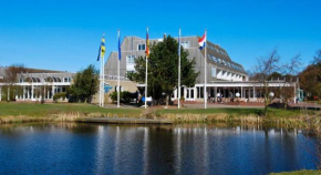 Отель Appartement HELIOS - Amelander Kaap met ZWEMBAD  Холлум